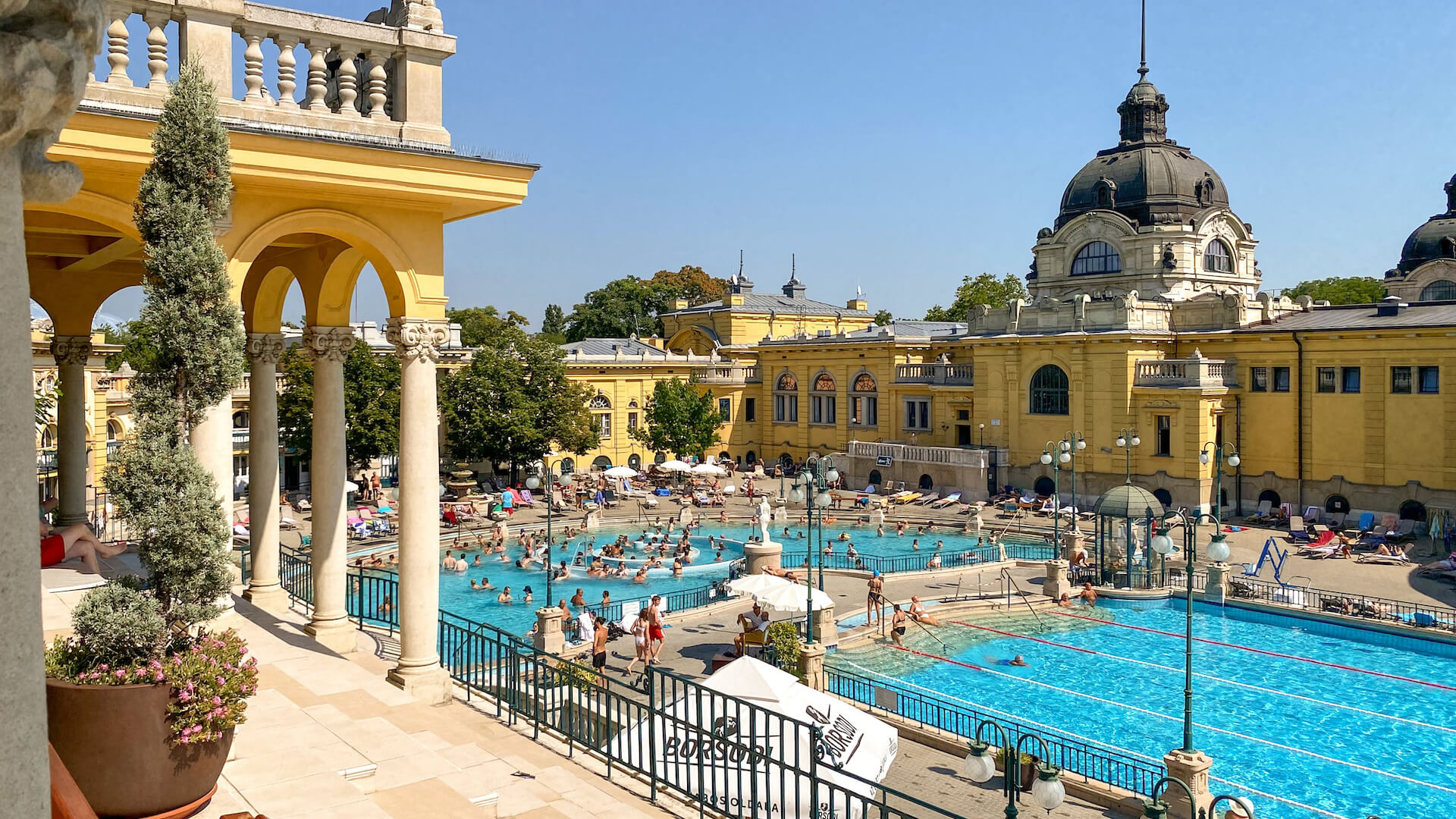Photo showing a view of the Széchenyi Medicinal Bath