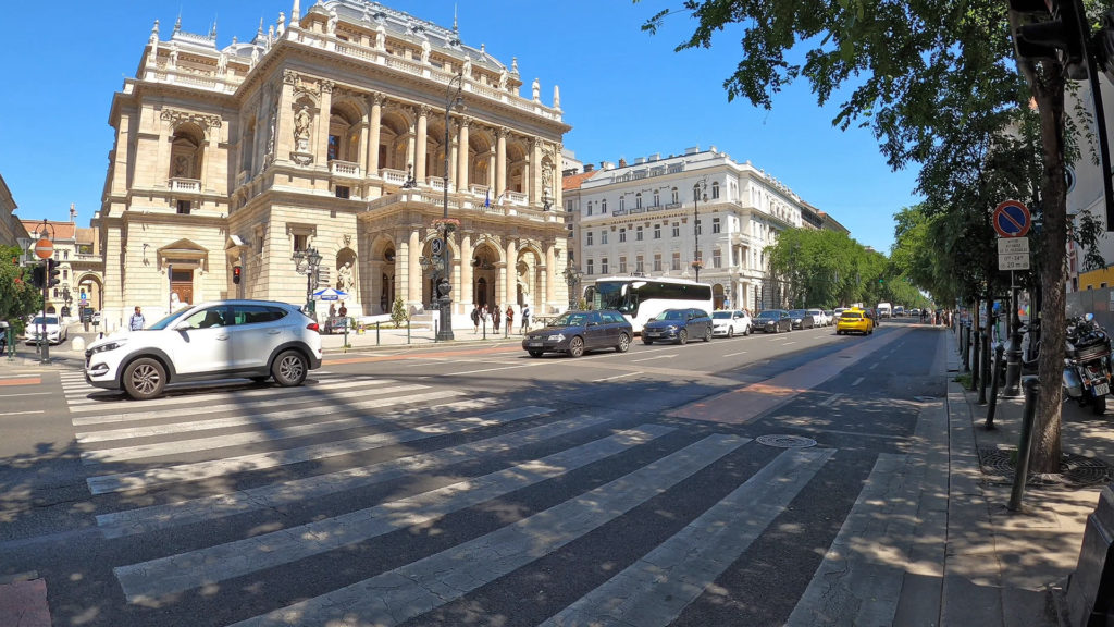 Andrássy út street view<br />
Avenue in Budapest, Hungary
