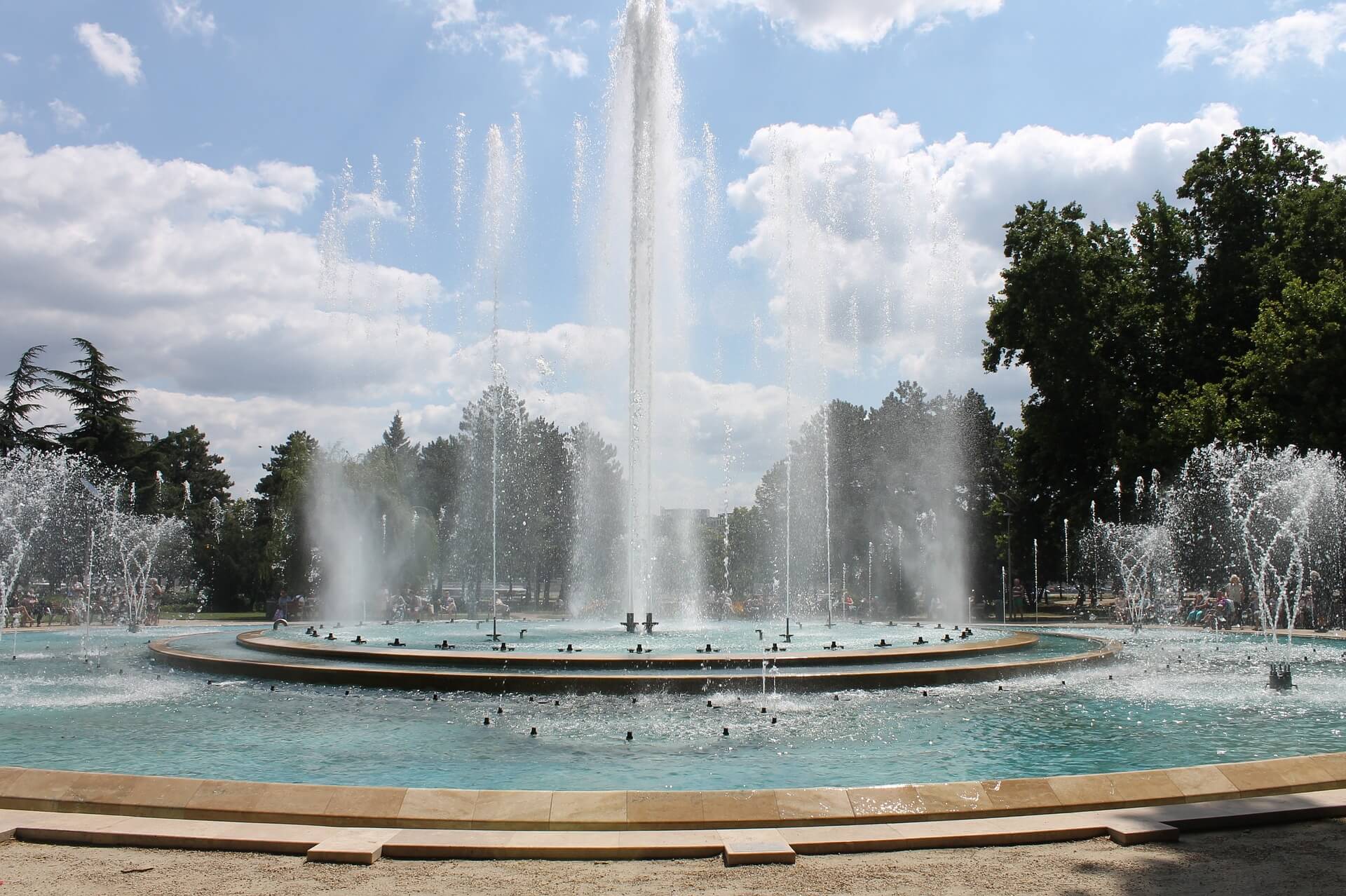 Fountain at Margaret island in Budapest<br />
